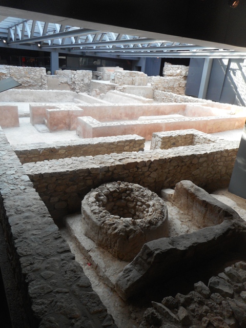 Les fouilles sous le musée archéologique : ville romaine et wisigothique