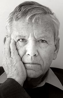 amos-oz-portrait