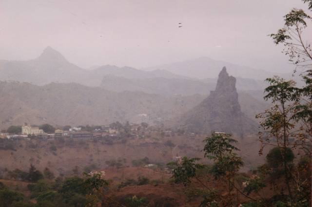 Paysage de l’intérieur de Santiago vers Asssomada